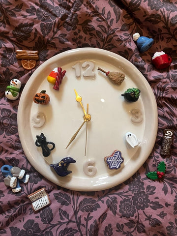 Holiday Charm Clock (with All Seasonal Mini Charms)